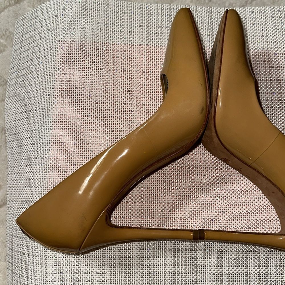COACH 9B Tan Patent Leather Heels Pumps - Picture 9 of 16